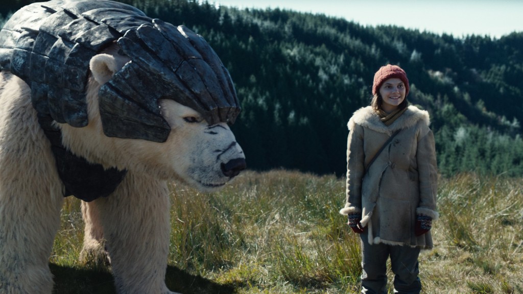 Lyra (Dafne Keen) a besoin de l'aide de Iorek pour traverser les terres gelées